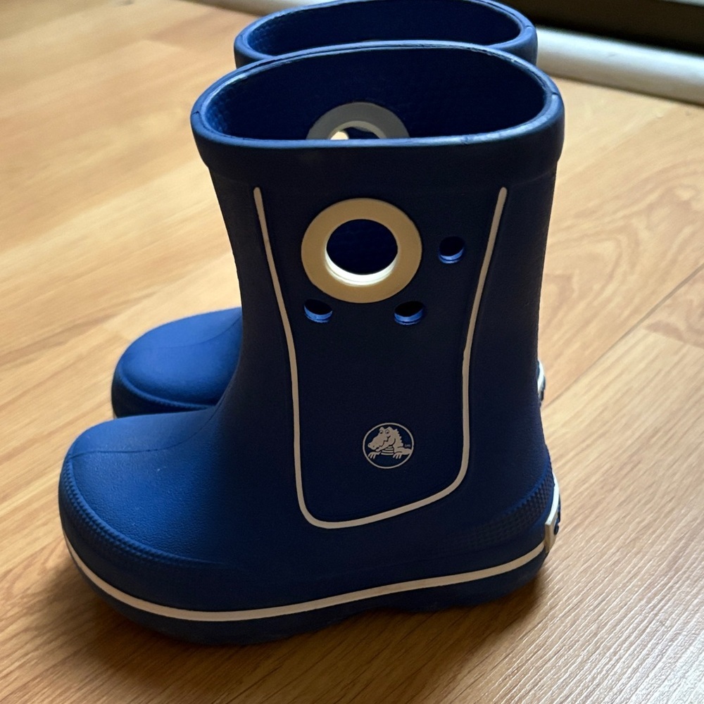 CROCS Kids Blue and White Rain Boots 6/7